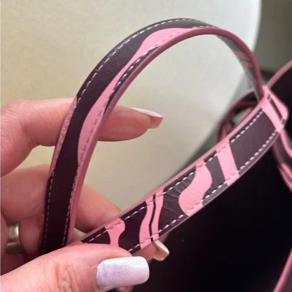 Authentic MANSUR GAVRIEL Leather Patterned Tote with large zip top wristlet - Picture 9 of 16